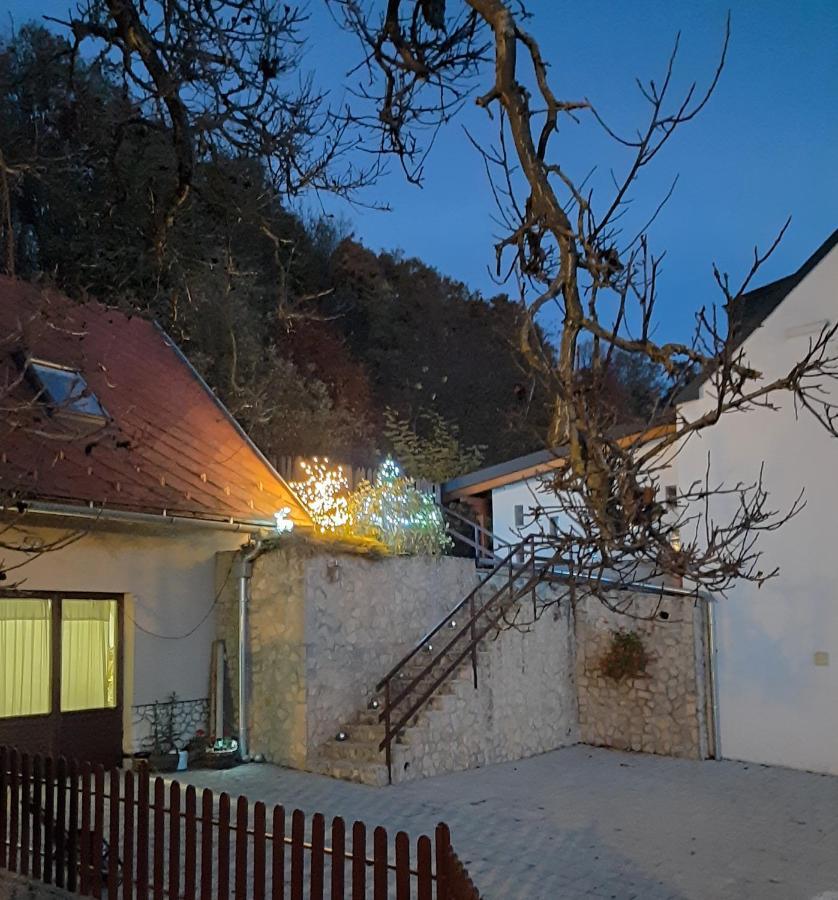 Appartamento Bóbita Háza Eplény Esterno foto