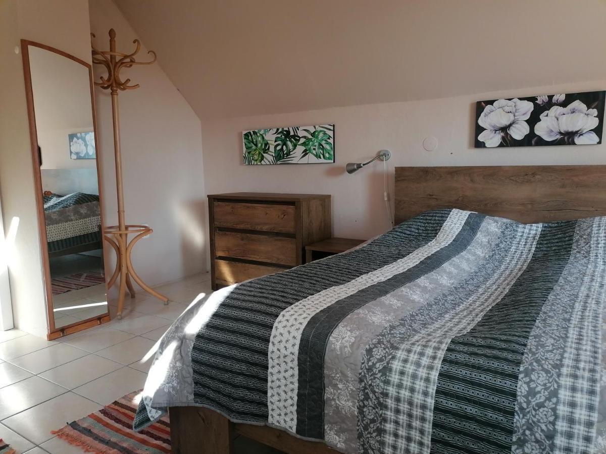 Appartamento Bóbita Háza Eplény Esterno foto