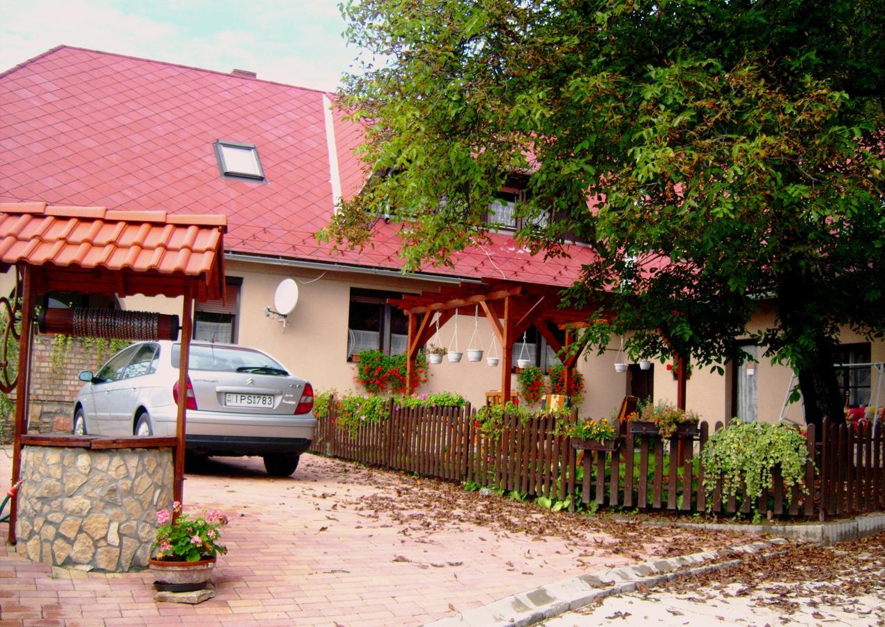 Appartamento Bóbita Háza Eplény Esterno foto