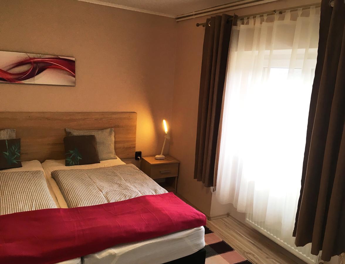 Appartamento Bóbita Háza Eplény Esterno foto